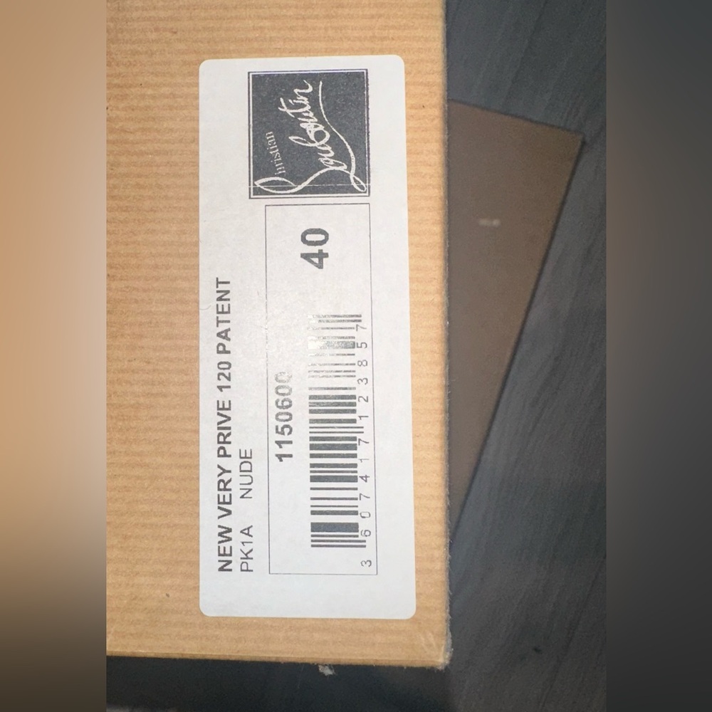 Christian Louboutin Very Privé  size 40 - Picture 14 of 14